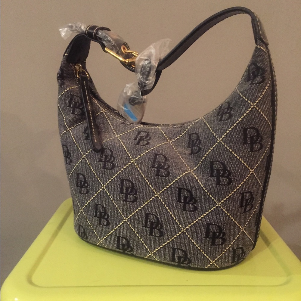 NWT Dooney & Bourke Signature Bucket Bag